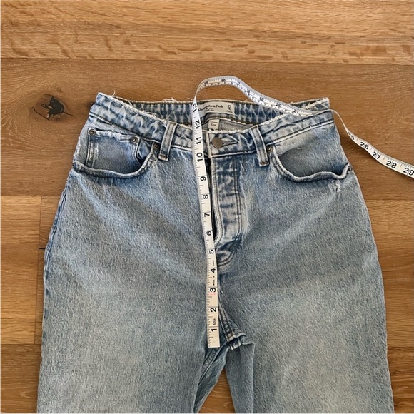 Abercrombie and Fitch Dad High Rise Jeans - Picture 7 of 10